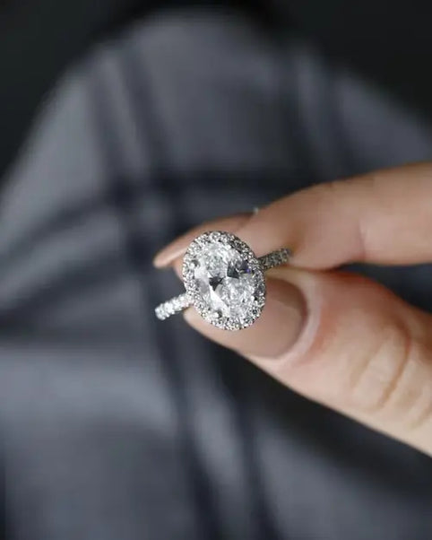 Engagement Ring Buying Guide: Diamonds, Custom Designs & Sustainable Choices