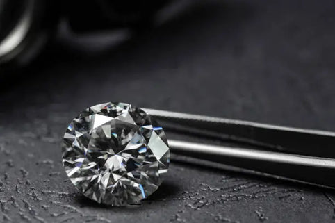 Moissanite vs diamond